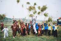 Teen quậy tưng bừng với bộ ảnh kỷ yếu “Mùa gặt quê em“ ảnh 3