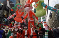 Chùm ảnh đường phố New York đỏ rực hình ảnh ông già Noel 