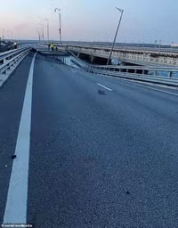 Chùm ảnh hiện trường cầu Crimea sau vụ tấn công mới 