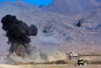 Chùm ảnh tập trận nóng với hơn 200 phương tiện bọc thép ở Kyrgyzstan