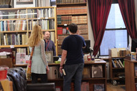 Màn cầu hôn ngọt ngào ở thư viện của cặp đôi "mọt sách" ảnh 2 Màn cầu hôn ngọt ngào không thể tả của cặp đôi mọt sách