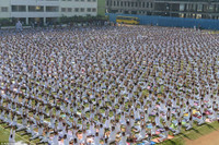 Ấn Độ: 5.000 học sinh và giáo viên cùng tập Yoga ảnh 1