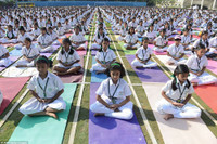 Ấn Độ: 5.000 học sinh và giáo viên cùng tập Yoga ảnh 2