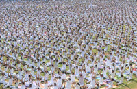 Ấn Độ: 5.000 học sinh và giáo viên cùng tập Yoga ảnh 5
