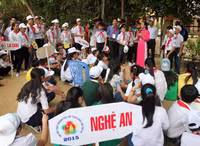 Hơn 280 đại biểu cháu ngoan Bác Hồ về thăm quê Bác ảnh 3