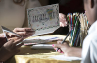 Đệ nhất phu nhân Mỹ đích thân trang trí Giáng sinh ảnh 7 Đệ nhất phu nhân Mỹ đích thân trang trí Giáng sinh ảnh 7