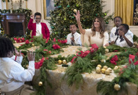 Đệ nhất phu nhân Mỹ đích thân trang trí Giáng sinh ảnh 1 Đệ nhất phu nhân Mỹ đích thân trang trí Giáng sinh ảnh 1