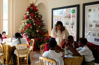 Đệ nhất phu nhân Mỹ đích thân trang trí Giáng sinh ảnh 6 Đệ nhất phu nhân Mỹ đích thân trang trí Giáng sinh ảnh 6