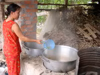 Nghề "độc": "Ăn cơm dưới đất, làm việc trên trời” ảnh 10