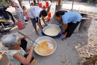 Nghề "độc": "Ăn cơm dưới đất, làm việc trên trời” ảnh 14