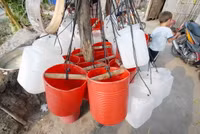 Nghề "độc": "Ăn cơm dưới đất, làm việc trên trời” ảnh 4