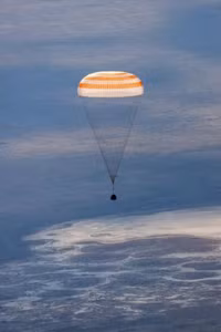 Các phi hành gia trở về sau số ngày kỷ lục ở Trạm Vũ trụ quốc tế ISS