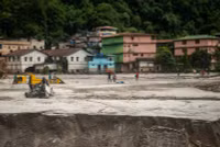 Chùm ảnh nước lũ tàn khốc quét qua Ấn Độ khiến hàng chục người thiệt mạng