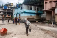 Chùm ảnh nước lũ tàn khốc quét qua Ấn Độ khiến hàng chục người thiệt mạng