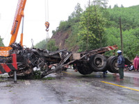 Xe container húc xe cảnh sát giao thông, một người chết cháy ảnh 5