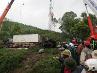 Xe container húc xe cảnh sát giao thông, một người chết cháy ảnh 6