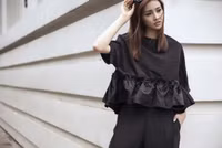 Trương Mỹ Nhân diện thời trang đen trắng 1