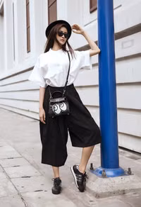 Trương Mỹ Nhân diện thời trang đen trắng 1