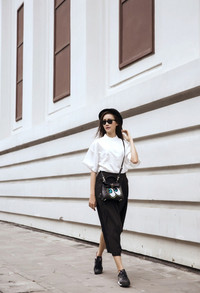 Trương Mỹ Nhân diện thời trang đen trắng 0