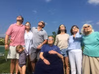 Tổng thống Trump cùng người dân xem nhật thực toàn phần hiếm có ảnh 3