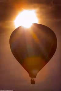 Tổng thống Trump cùng người dân xem nhật thực toàn phần hiếm có ảnh 10