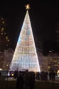 Mãn nhãn ngắm loạt cây thông Giáng sinh đẹp nhất 2023 