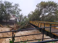 Chùm ảnh mưa xối xả nhấn chìm Hy Lạp sau cháy rừng dữ dội