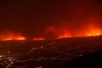 Chùm ảnh cháy rừng kinh hoàng, vượt tầm kiểm soát ở Tây Ban Nha 