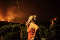 Chùm ảnh cháy rừng kinh hoàng, vượt tầm kiểm soát ở Tây Ban Nha 