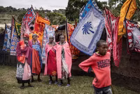 Chùm ảnh lễ trở thành đàn ông rực rỡ của thanh niên Maasai