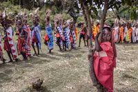 Chùm ảnh lễ trở thành đàn ông rực rỡ của thanh niên Maasai