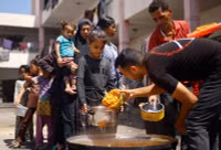 Hình ảnh trẻ em Palestine vật vã trong đói khát