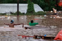 Chùm ảnh bão tấn công làm vỡ đập thủy điện, ít nhất 29 người thiệt mạng