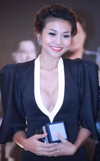 Thanh Hằng, chân dài, gợi cảm, ca sĩ ngực khủng,