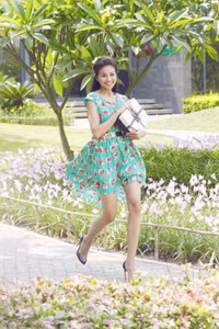 Thanh Hằng, chân dài, gợi cảm, ca sĩ ngực khủng,