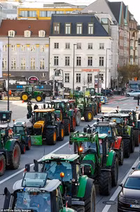 Chùm ảnh máy kéo ùn ùn đổ bộ thủ đô Pháp 