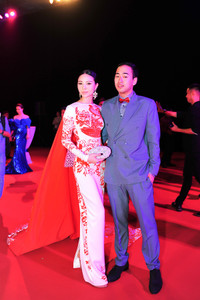 Á hậu Trà Giang diện váy dài 18m gợi cảm hút mắt - Ảnh 11