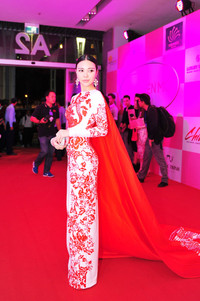 Á hậu Trà Giang diện váy dài 18m gợi cảm hút mắt - Ảnh 6