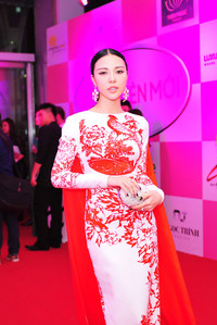 Á hậu Trà Giang diện váy dài 18m gợi cảm hút mắt - Ảnh 5