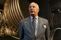 Video máy bay chở phi hành gia Apollo 8 bốc cháy và lao xuống biển