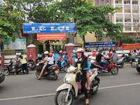 Thừa Thiên - Huế: Nhiều cha mẹ không đội mũ bảo hiểm cho con ảnh 10