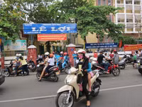 Thừa Thiên - Huế: Nhiều cha mẹ không đội mũ bảo hiểm cho con ảnh 10