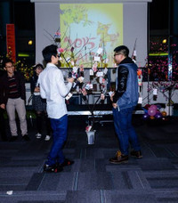 Nhiều trò chơi năm mới có quà tặng.