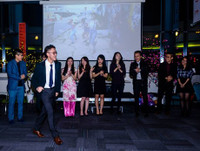 Nhiều trò chơi năm mới có quà tặng.