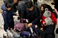 Black Friday: Biển người Mỹ đang ùa tới các cửa hàng để chi khoảng 20 tỉ USD ảnh 1 Black Friday: Biển người Mỹ đang ùa tới các cửa hàng để chi khoảng 20 tỉ USD ảnh 1