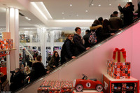 Black Friday: Biển người Mỹ đang ùa tới các cửa hàng để chi khoảng 20 tỉ USD ảnh 15 Black Friday: Biển người Mỹ đang ùa tới các cửa hàng để chi khoảng 20 tỉ USD ảnh 15