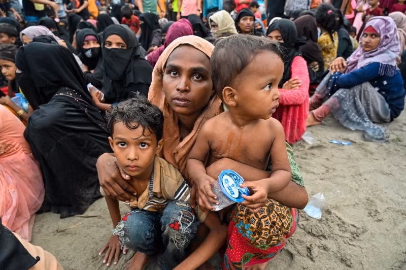Chùm ảnh người tị nạn Rohingya liều mình đến Indonesia 