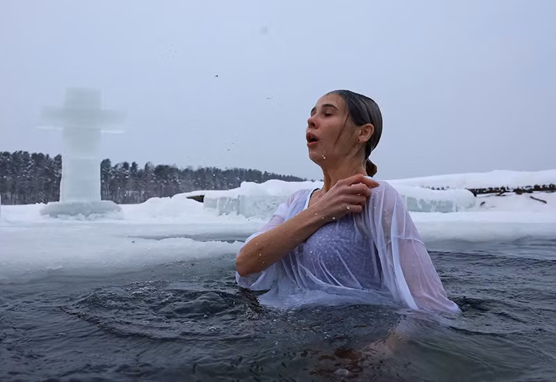 Chùm ảnh lạnh tê tái trong lễ Hiển linh của Cơ đốc giáo