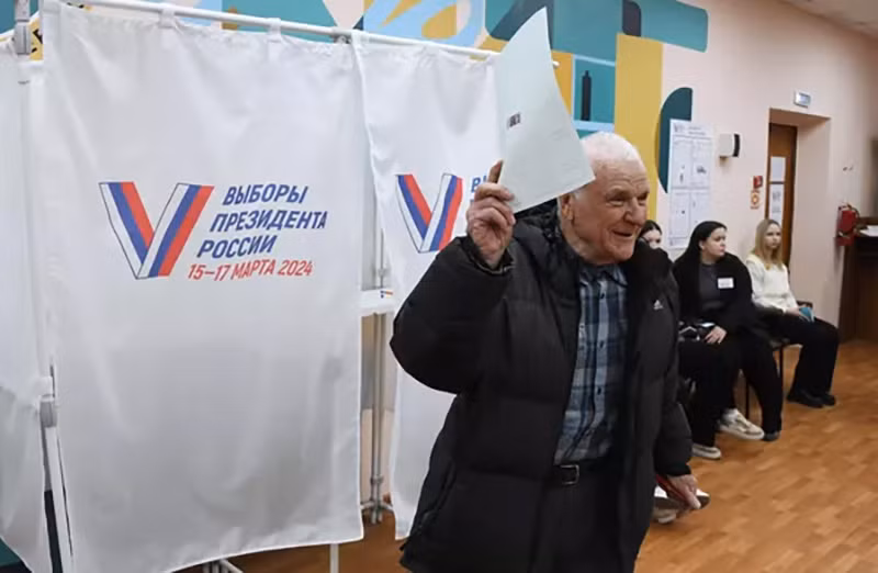 Chùm ảnh hàng triệu người Nga bỏ phiếu bầu cử tổng thống