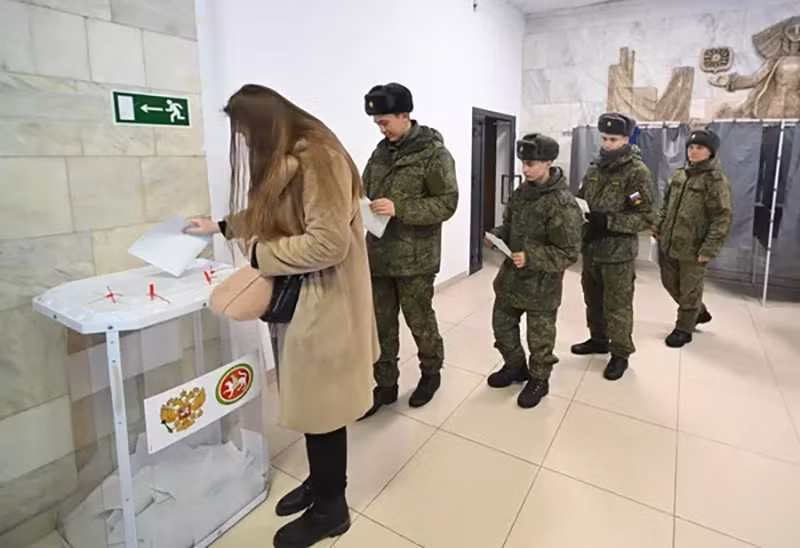 Chùm ảnh hàng triệu người Nga bỏ phiếu bầu cử tổng thống